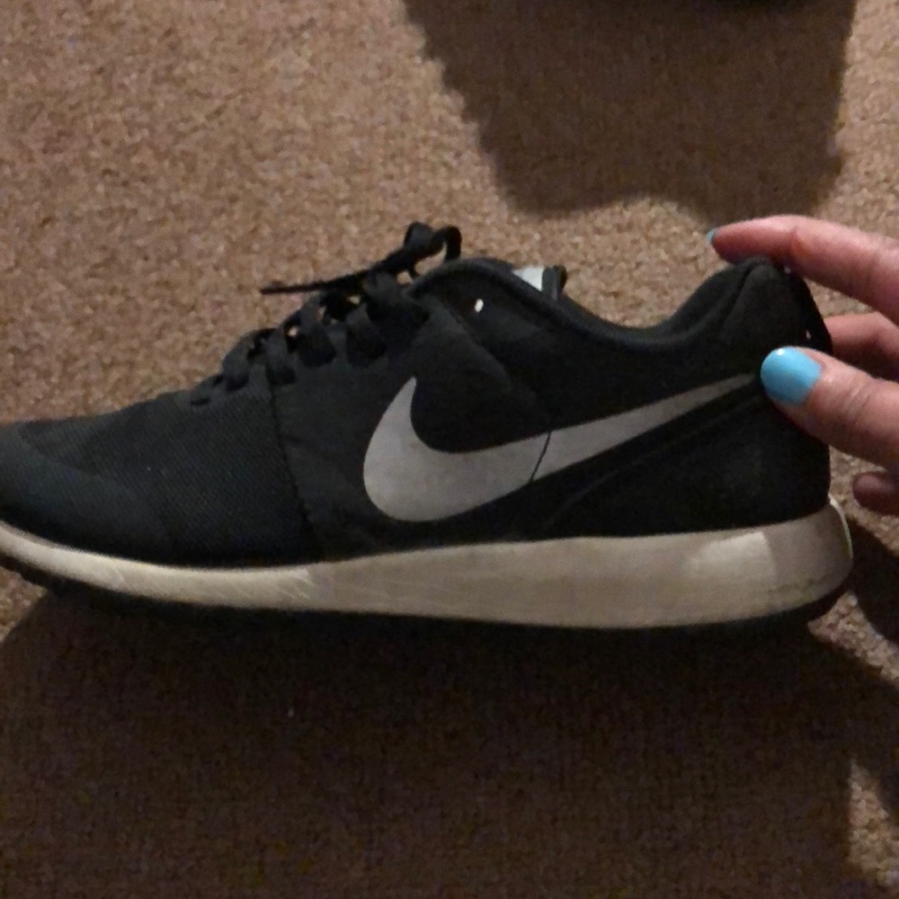 Nike sneakers black and white